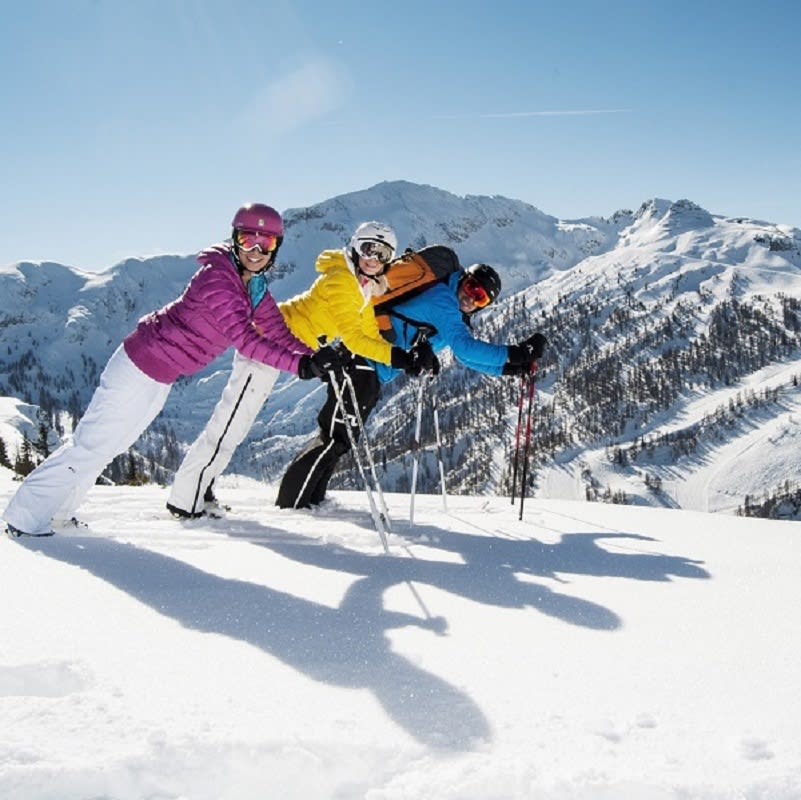 Spring vibes on the slopes: Deluxe sunny skiing